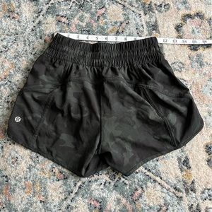 Lululemon Tracker shorts 4 black green camo